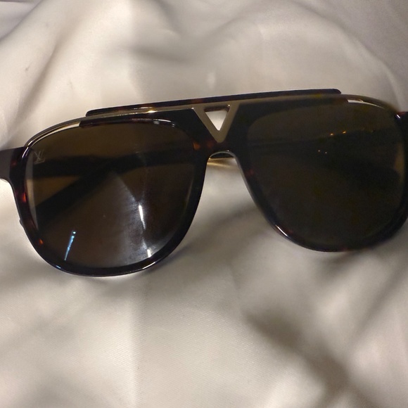 Louis Vuitton Brown Sunglasses - Picture 10 of 12